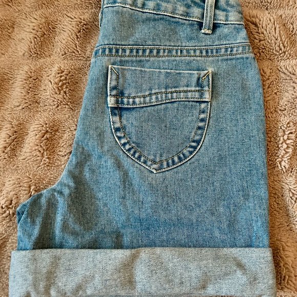 Bill Blass jeans petite shorts - Picture 4 of 5